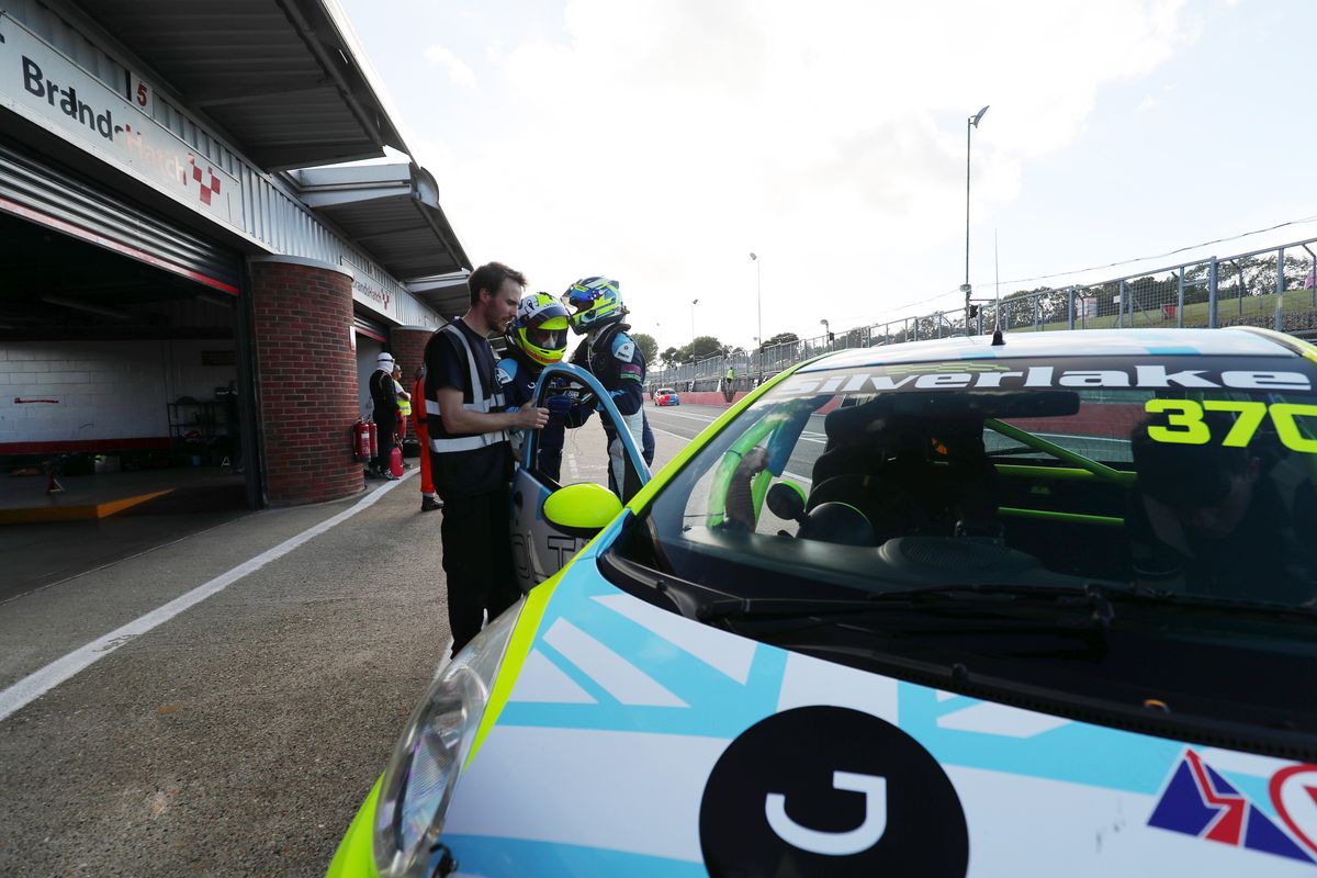 gallery/22/images/d8e625e5-429c-4f59-acf3-eebbfb9c0b5b/joltracing-brandshatch-0009.jpg